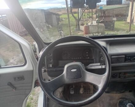 Белый Форд Транзит, объемом двигателя 2.5 л и пробегом 450 тыс. км за 3100 $, фото 5 на Automoto.ua