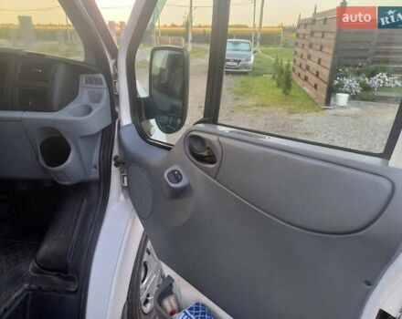 Білий Форд Транзит, об'ємом двигуна 2.2 л та пробігом 280 тис. км за 9200 $, фото 29 на Automoto.ua