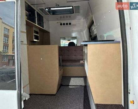 Белый Форд Транзит, объемом двигателя 2.4 л и пробегом 333 тыс. км за 15000 $, фото 9 на Automoto.ua