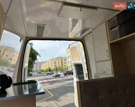 Белый Форд Транзит, объемом двигателя 2.4 л и пробегом 333 тыс. км за 15000 $, фото 2 на Automoto.ua