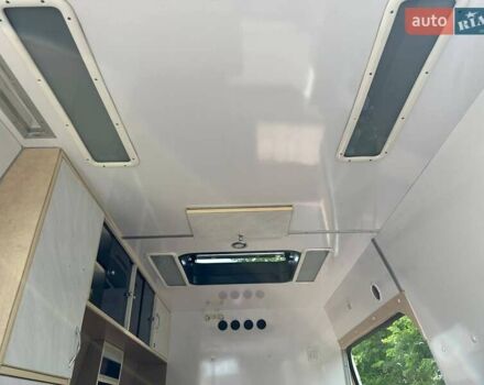 Белый Форд Транзит, объемом двигателя 2.4 л и пробегом 333 тыс. км за 15000 $, фото 5 на Automoto.ua