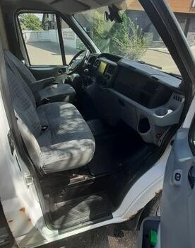 Белый Форд Транзит, объемом двигателя 2.2 л и пробегом 282 тыс. км за 6000 $, фото 3 на Automoto.ua