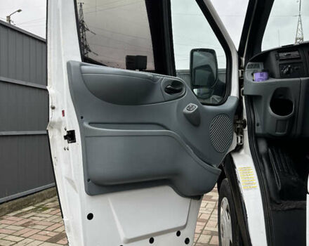 Білий Форд Транзит, об'ємом двигуна 2.2 л та пробігом 559 тис. км за 8000 $, фото 18 на Automoto.ua