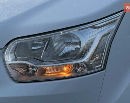 Білий Форд Транзит, об'ємом двигуна 2.2 л та пробігом 176 тис. км за 17199 $, фото 4 на Automoto.ua