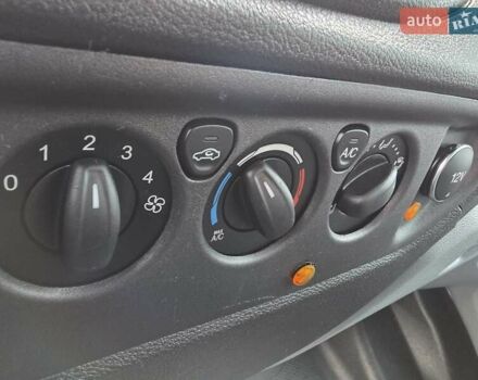 Білий Форд Транзит, об'ємом двигуна 2.2 л та пробігом 184 тис. км за 17800 $, фото 23 на Automoto.ua