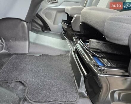 Білий Форд Транзит, об'ємом двигуна 2.2 л та пробігом 184 тис. км за 17800 $, фото 30 на Automoto.ua