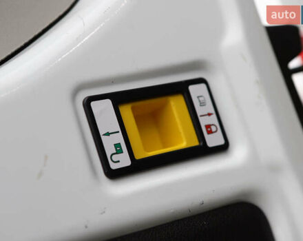 Белый Форд Транзит, объемом двигателя 2 л и пробегом 100 тыс. км за 22900 $, фото 75 на Automoto.ua