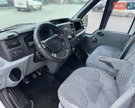 Білий Форд Транзит, об'ємом двигуна 2.2 л та пробігом 400 тис. км за 8500 $, фото 17 на Automoto.ua
