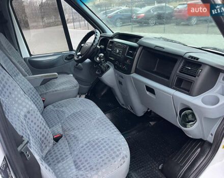 Білий Форд Транзит, об'ємом двигуна 2.2 л та пробігом 400 тис. км за 8500 $, фото 21 на Automoto.ua