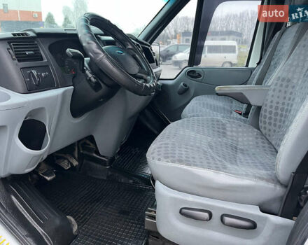 Білий Форд Транзит, об'ємом двигуна 2.2 л та пробігом 400 тис. км за 8500 $, фото 18 на Automoto.ua