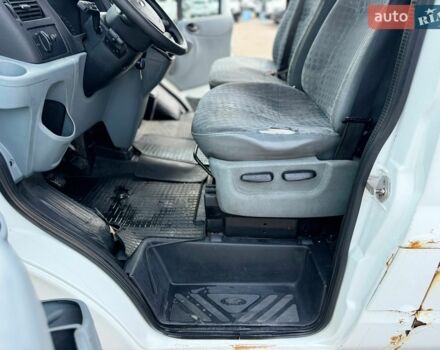 Білий Форд Транзит, об'ємом двигуна 2.2 л та пробігом 400 тис. км за 8800 $, фото 33 на Automoto.ua
