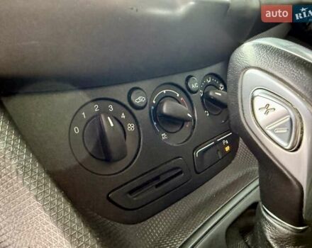 Белый Форд Транзит, объемом двигателя 2.49 л и пробегом 53 тыс. км за 9999 $, фото 38 на Automoto.ua