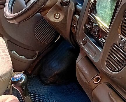 Белый Форд Транзит, объемом двигателя 2 л и пробегом 500 тыс. км за 3500 $, фото 7 на Automoto.ua