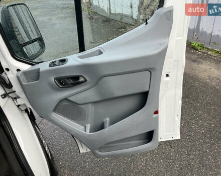 Білий Форд Транзит, об'ємом двигуна 3.73 л та пробігом 288 тис. км за 27000 $, фото 10 на Automoto.ua