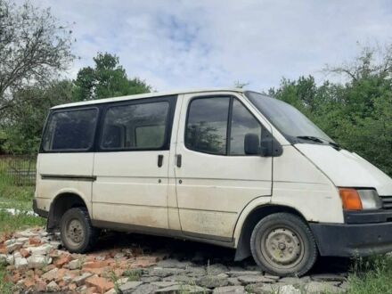 Белый Форд Транзит, объемом двигателя 2 л и пробегом 300 тыс. км за 1699 $, фото 1 на Automoto.ua