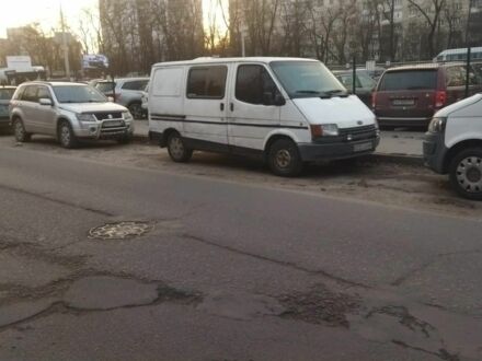 Білий Форд Транзит, об'ємом двигуна 2.5 л та пробігом 450 тис. км за 1400 $, фото 1 на Automoto.ua