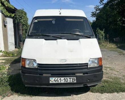 Белый Форд Транзит, объемом двигателя 2.5 л и пробегом 300 тыс. км за 1499 $, фото 1 на Automoto.ua