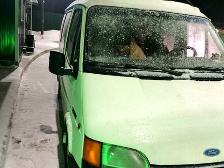 Белый Форд Транзит, объемом двигателя 2.5 л и пробегом 368 тыс. км за 2200 $, фото 1 на Automoto.ua