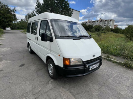 Белый Форд Транзит, объемом двигателя 2 л и пробегом 300 тыс. км за 2699 $, фото 1 на Automoto.ua