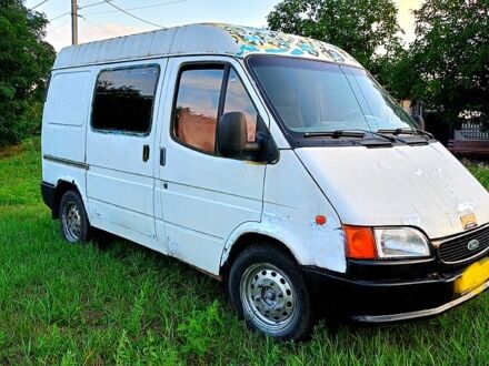 Белый Форд Транзит, объемом двигателя 2.5 л и пробегом 334 тыс. км за 1700 $, фото 1 на Automoto.ua