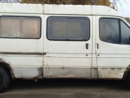 Білий Форд Транзит, об'ємом двигуна 2.5 л та пробігом 300 тис. км за 811 $, фото 1 на Automoto.ua