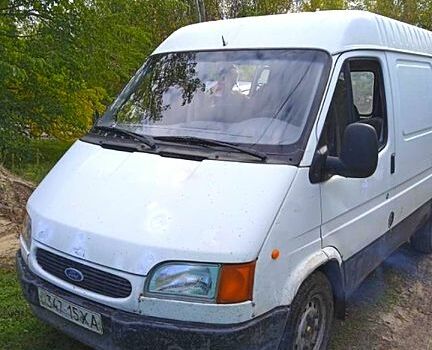 Белый Форд Транзит, объемом двигателя 2.5 л и пробегом 427 тыс. км за 1750 $, фото 1 на Automoto.ua