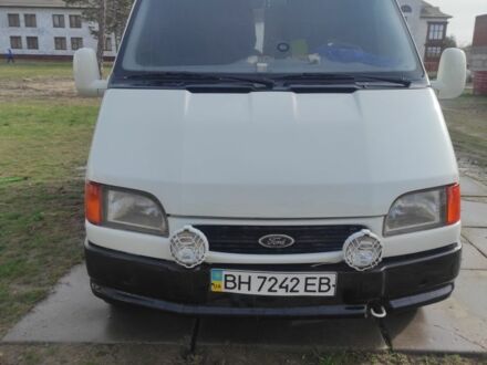 Белый Форд Транзит, объемом двигателя 2 л и пробегом 400 тыс. км за 3600 $, фото 1 на Automoto.ua