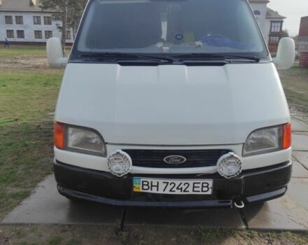 Белый Форд Транзит, объемом двигателя 2 л и пробегом 400 тыс. км за 3600 $, фото 1 на Automoto.ua