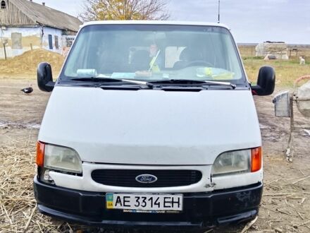 Белый Форд Транзит, объемом двигателя 3 л и пробегом 382 тыс. км за 1300 $, фото 1 на Automoto.ua