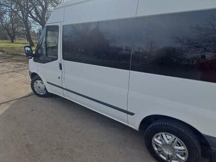 Белый Форд Транзит, объемом двигателя 2.2 л и пробегом 248 тыс. км за 9999 $, фото 1 на Automoto.ua