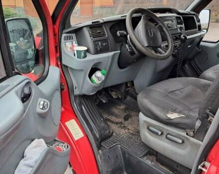 Красный Форд Транзит, объемом двигателя 2.4 л и пробегом 388 тыс. км за 11000 $, фото 6 на Automoto.ua