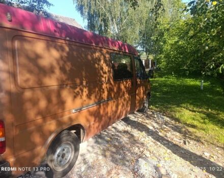 Красный Форд Транзит, объемом двигателя 2.5 л и пробегом 360 тыс. км за 1900 $, фото 3 на Automoto.ua