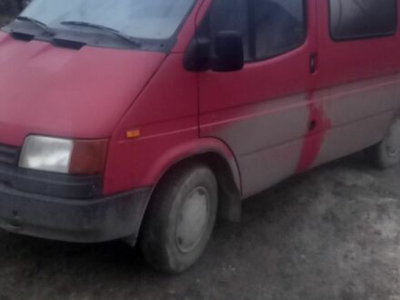 Красный Форд Транзит, объемом двигателя 2 л и пробегом 600 тыс. км за 2000 $, фото 1 на Automoto.ua