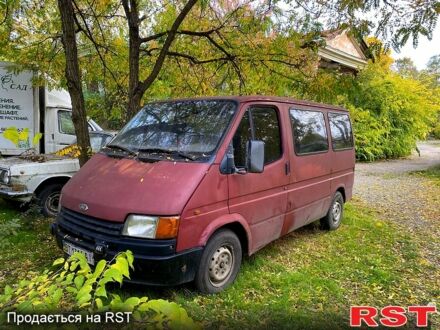 Красный Форд Транзит, объемом двигателя 2.5 л и пробегом 300 тыс. км за 1599 $, фото 1 на Automoto.ua