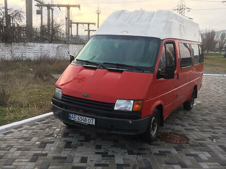 Форд Транзит 1989 у Дніпро (Дніпропетровську) на Automoto.ua Червоний Форд Транзит, об'ємом двигуна 2.5 л та пробігом 60 тис. км за 3000 $, фото 1 на Automoto.ua