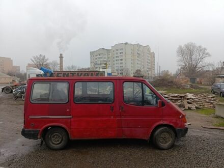 Красный Форд Транзит, объемом двигателя 2 л и пробегом 300 тыс. км за 650 $, фото 1 на Automoto.ua