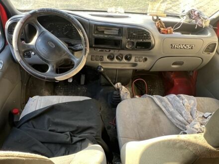 Красный Форд Транзит, объемом двигателя 2.5 л и пробегом 450 тыс. км за 800 $, фото 1 на Automoto.ua