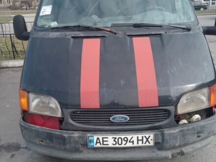 Форд Транзит 1997 в Днепре (Днепропетровске) на Automoto.ua Красный Форд Транзит, объемом двигателя 2.5 л и пробегом 570 тыс. км за 1203 $, фото 1 на Automoto.ua