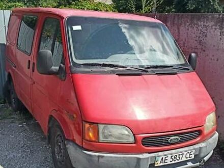Красный Форд Транзит, объемом двигателя 2.5 л и пробегом 268 тыс. км за 3500 $, фото 1 на Automoto.ua