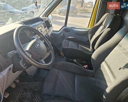 Желтый Форд Транзит, объемом двигателя 2.2 л и пробегом 400 тыс. км за 7400 $, фото 4 на Automoto.ua