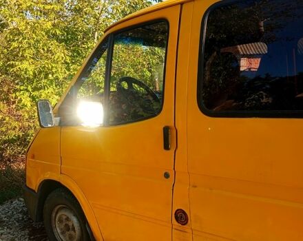 Жовтий Форд Транзит, об'ємом двигуна 2.5 л та пробігом 999 тис. км за 2050 $, фото 4 на Automoto.ua