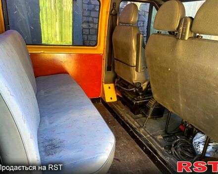 Желтый Форд Транзит, объемом двигателя 2 л и пробегом 300 тыс. км за 3500 $, фото 4 на Automoto.ua