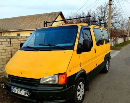 Желтый Форд Транзит, объемом двигателя 2.5 л и пробегом 0 тыс. км за 2200 $, фото 1 на Automoto.ua