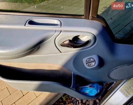 Сірий Форд Транзит, об'ємом двигуна 2.2 л та пробігом 228 тис. км за 11500 $, фото 31 на Automoto.ua