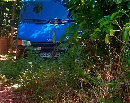 Синій Форд Транзит, об'ємом двигуна 2.5 л та пробігом 308 тис. км за 3000 $, фото 6 на Automoto.ua