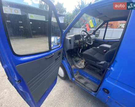 Синий Форд Транзит, объемом двигателя 2.5 л и пробегом 450 тыс. км за 1850 $, фото 2 на Automoto.ua