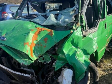 Зеленый Форд Транзит, объемом двигателя 2.4 л и пробегом 280 тыс. км за 1500 $, фото 1 на Automoto.ua