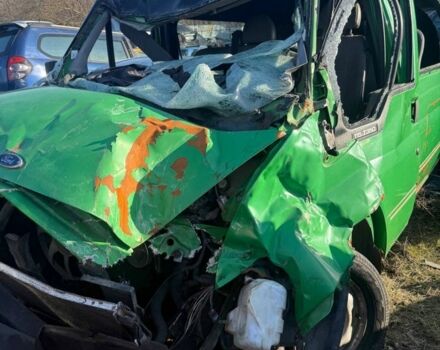 Зелений Форд Транзит, об'ємом двигуна 2.4 л та пробігом 280 тис. км за 1500 $, фото 1 на Automoto.ua