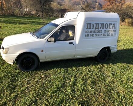 Белый Форд Виндстар, объемом двигателя 1.8 л и пробегом 350 тыс. км за 750 $, фото 1 на Automoto.ua