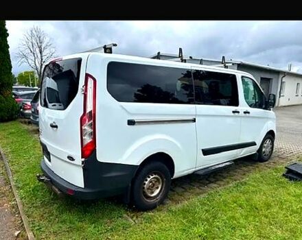 Белый Форд Custom, объемом двигателя 2 л и пробегом 208 тыс. км за 16480 $, фото 3 на Automoto.ua